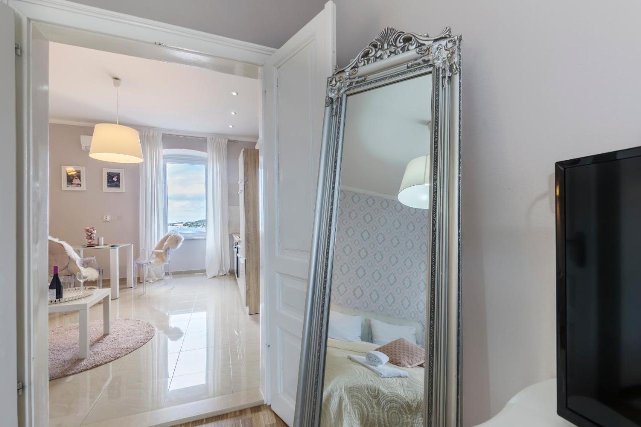 Captain Emo City Apartments بولا المظهر الخارجي الصورة