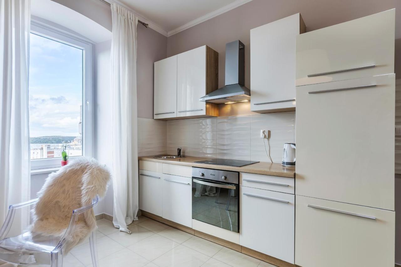Captain Emo City Apartments بولا المظهر الخارجي الصورة