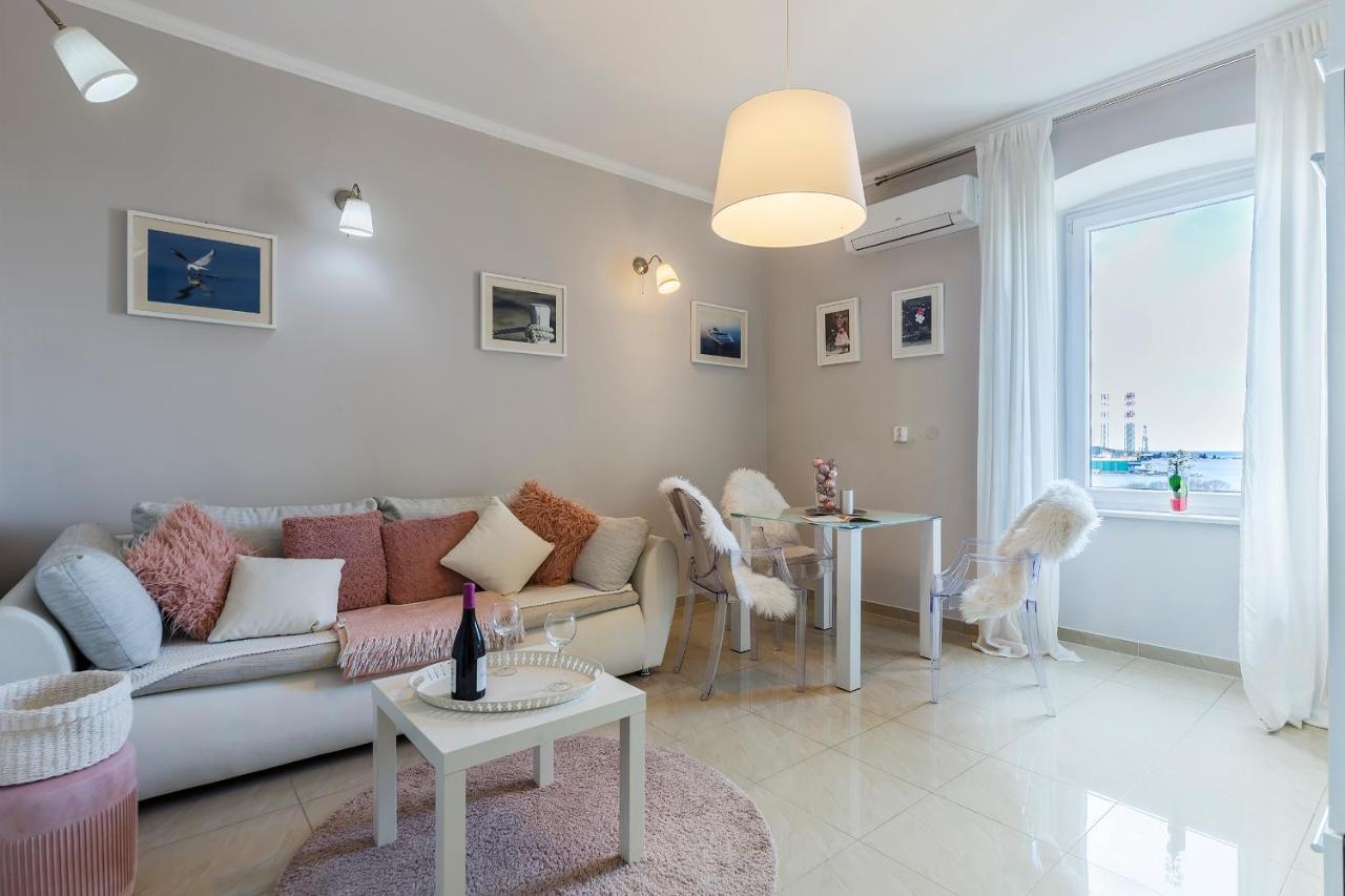Captain Emo City Apartments بولا المظهر الخارجي الصورة