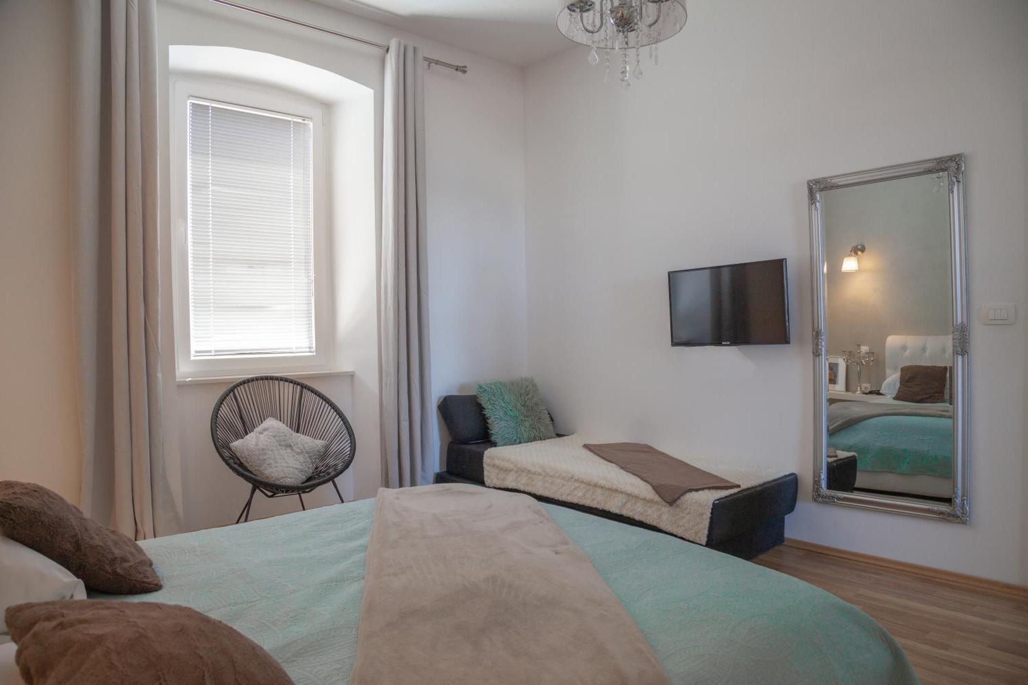 Captain Emo City Apartments بولا المظهر الخارجي الصورة