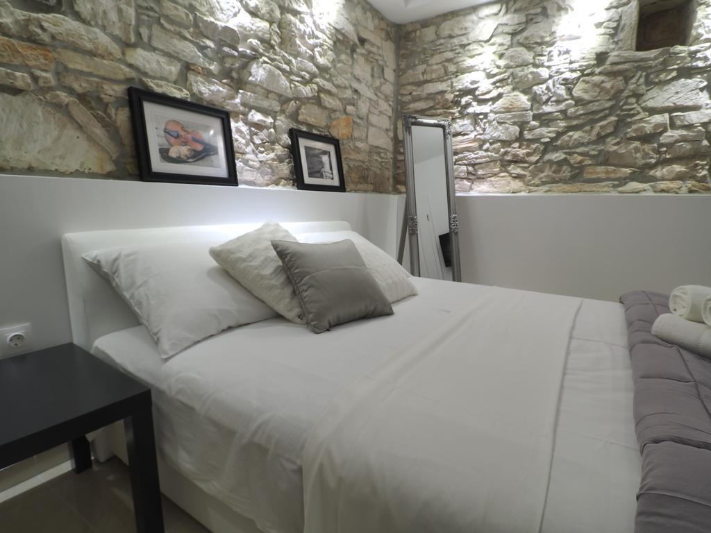 Captain Emo City Apartments بولا المظهر الخارجي الصورة