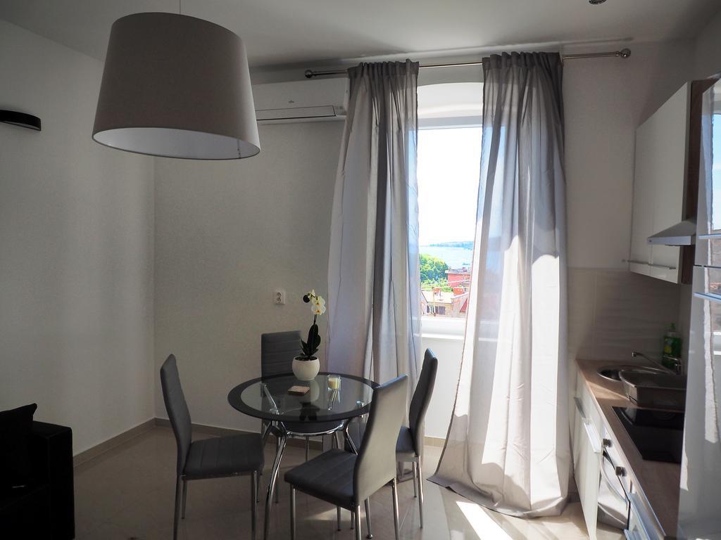 Captain Emo City Apartments بولا المظهر الخارجي الصورة