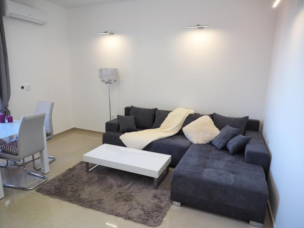Captain Emo City Apartments بولا المظهر الخارجي الصورة