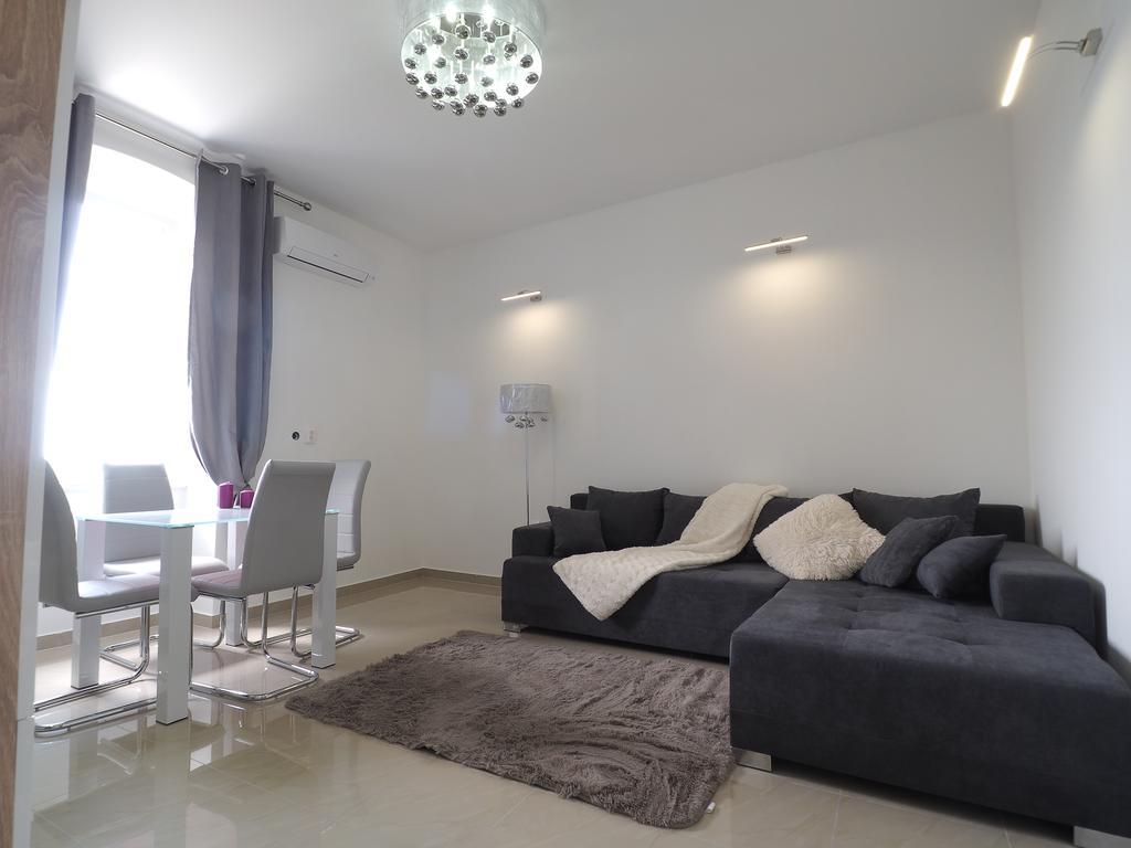 Captain Emo City Apartments بولا المظهر الخارجي الصورة