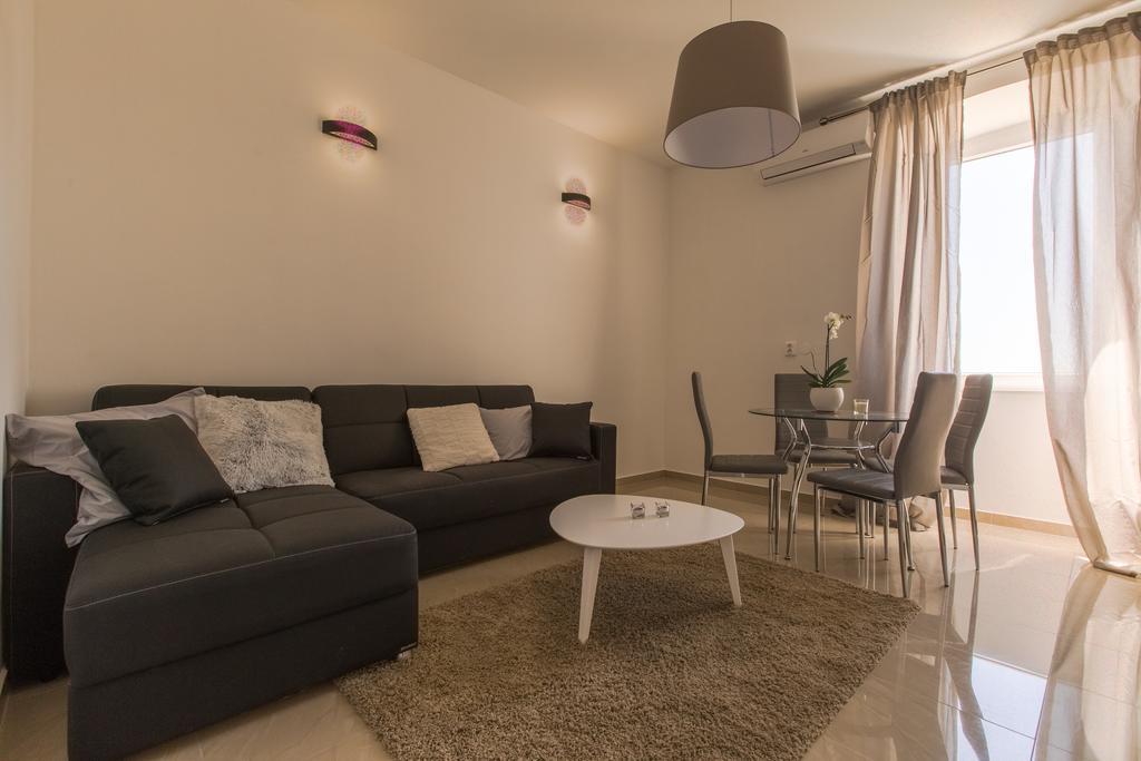 Captain Emo City Apartments بولا المظهر الخارجي الصورة