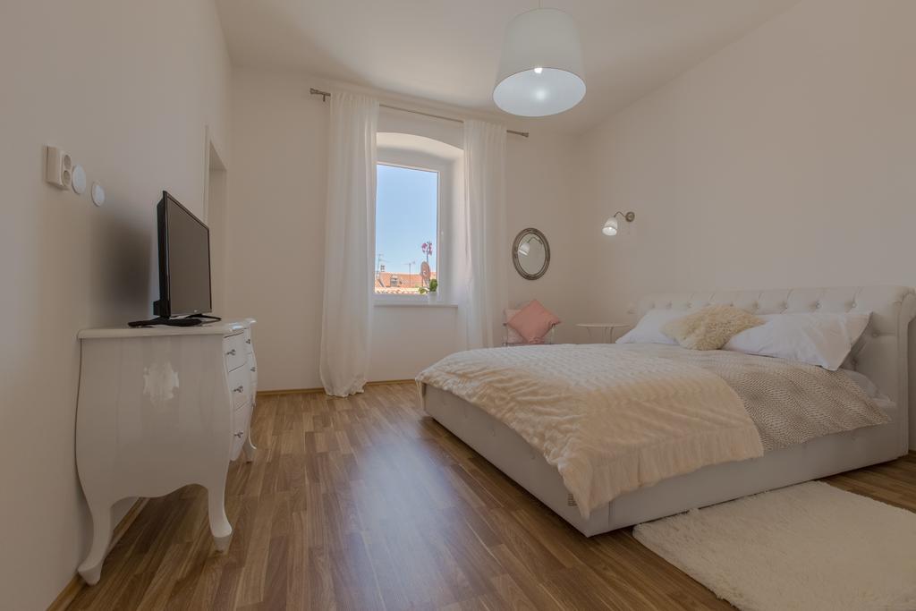 Captain Emo City Apartments بولا المظهر الخارجي الصورة