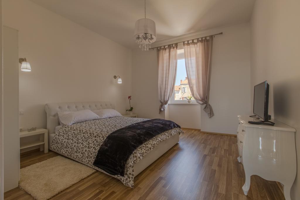 Captain Emo City Apartments بولا المظهر الخارجي الصورة