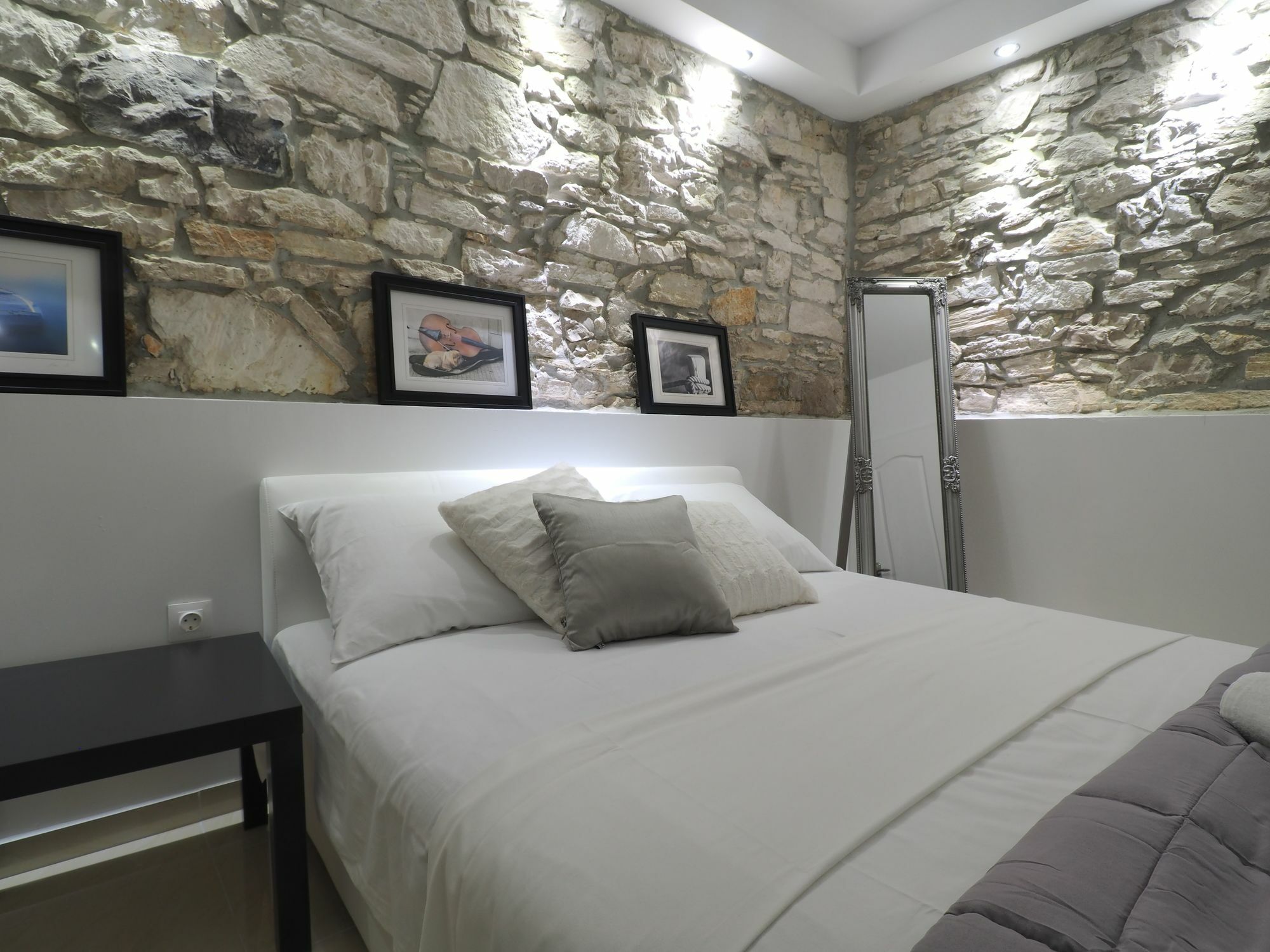 Captain Emo City Apartments بولا المظهر الخارجي الصورة