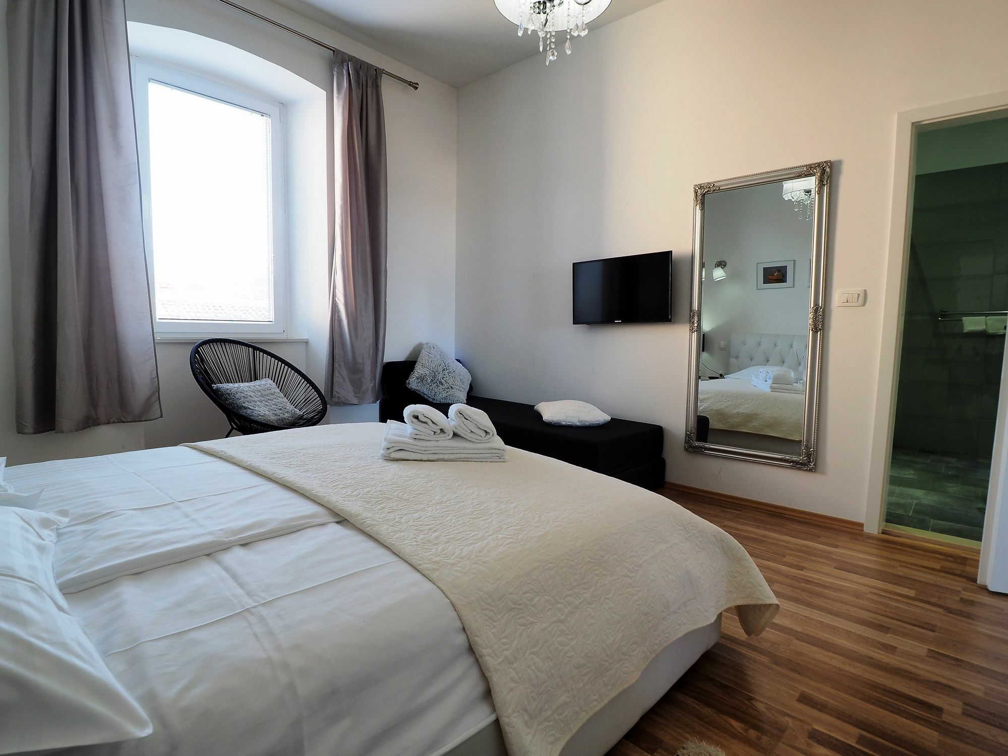 Captain Emo City Apartments بولا المظهر الخارجي الصورة
