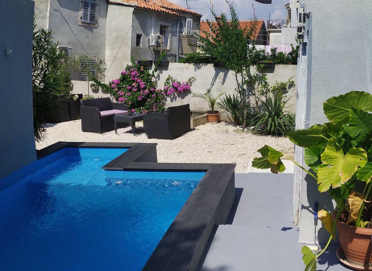 Captain Emo City Apartments بولا المظهر الخارجي الصورة